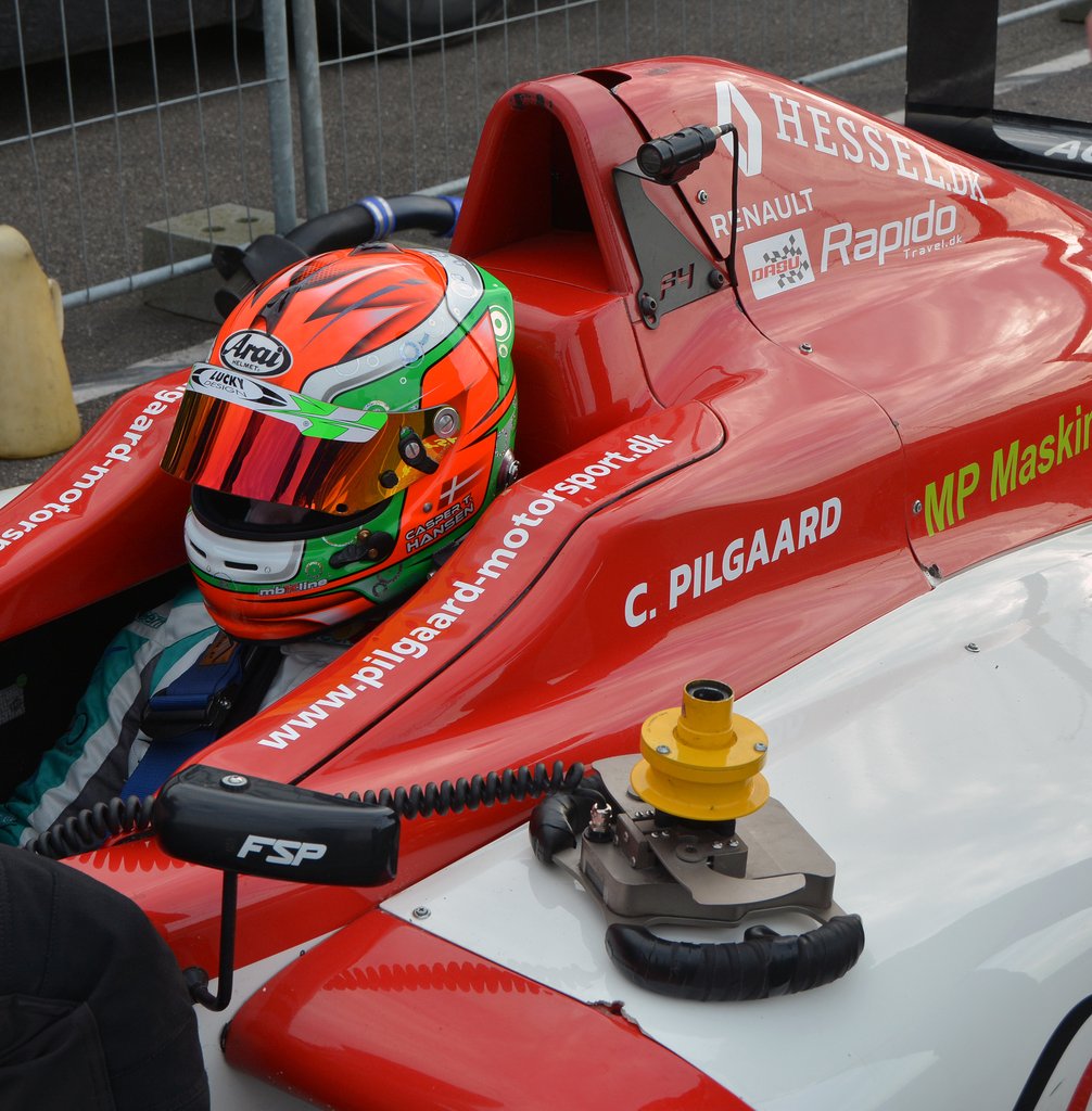 Casper T. Hansen, gør sig klar til første test i en Formel 4
(Foto: Paul Reuber)